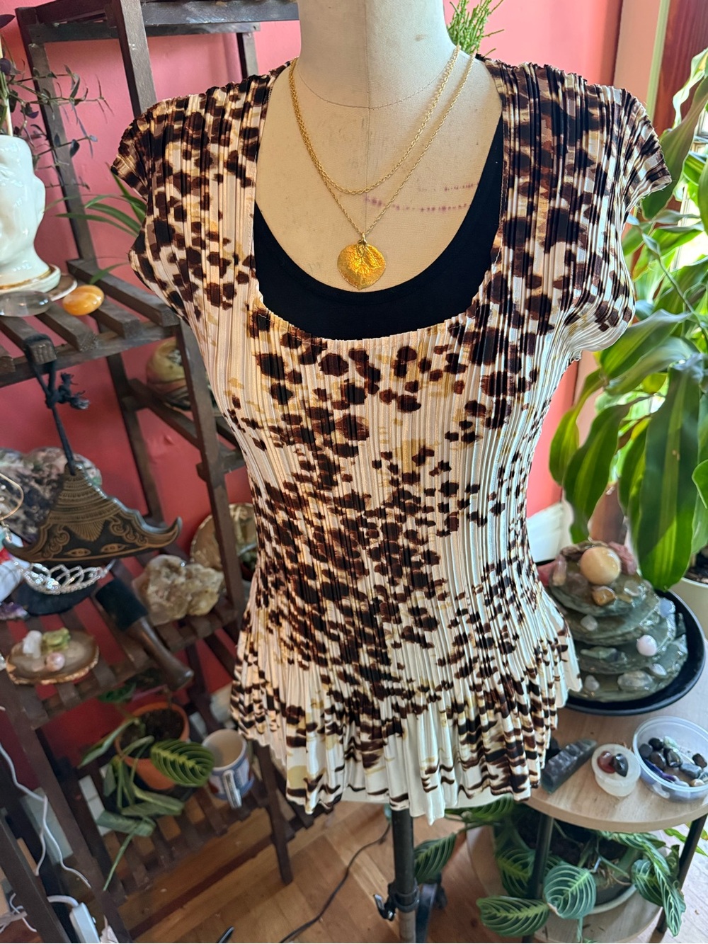 MILANO
Cream and Brown Pleated Scoop Neck Blouse